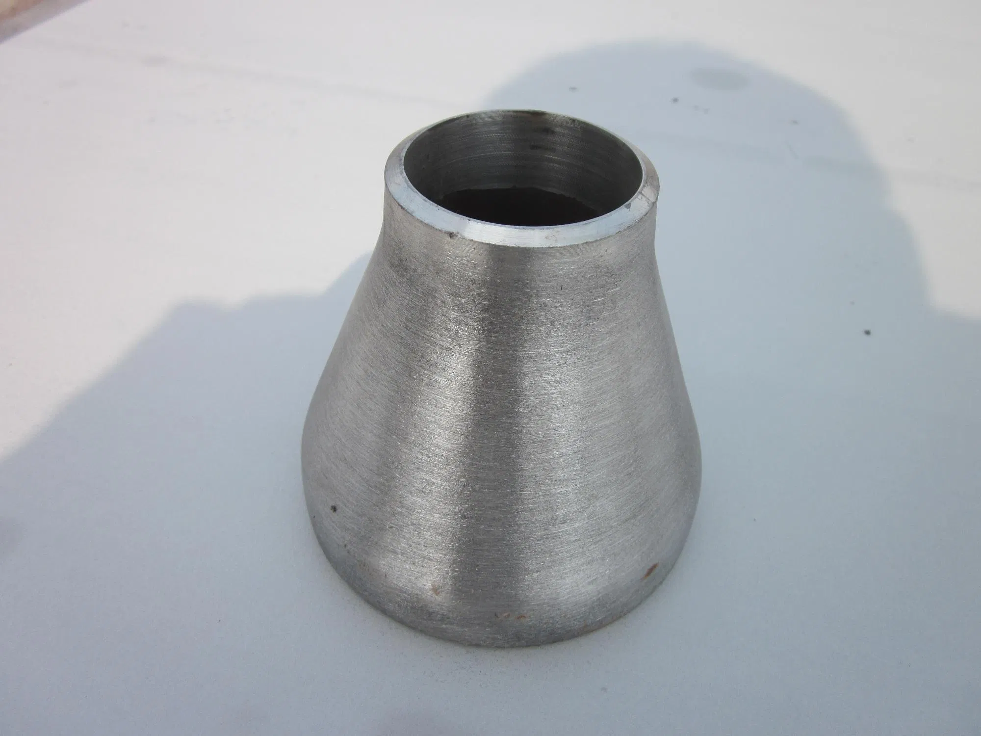Yistarcustomized SS304/316L Stainless Steel Tube Fittings Concentric Size Head Welded Reducer Size Head Reducer Pipe - Image 5